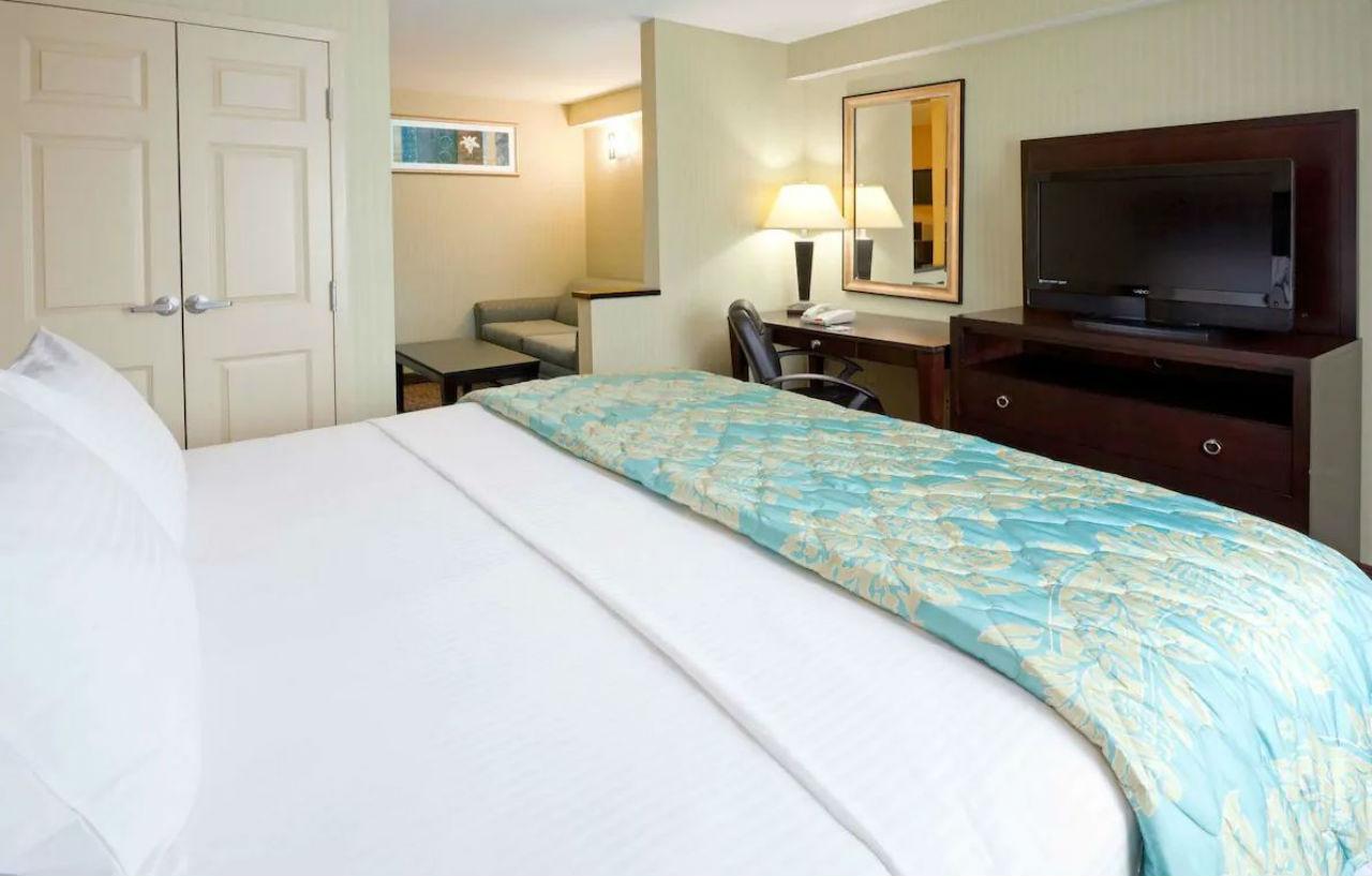 La Quinta Inn By Wyndham West Long Branch Nj Shore Area Exterior foto